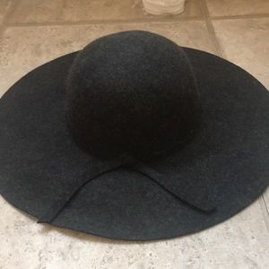Wool floppy hat